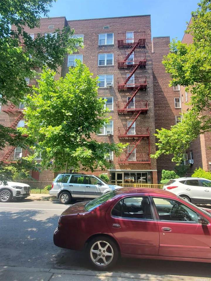 33-44 91 St - Photo 1