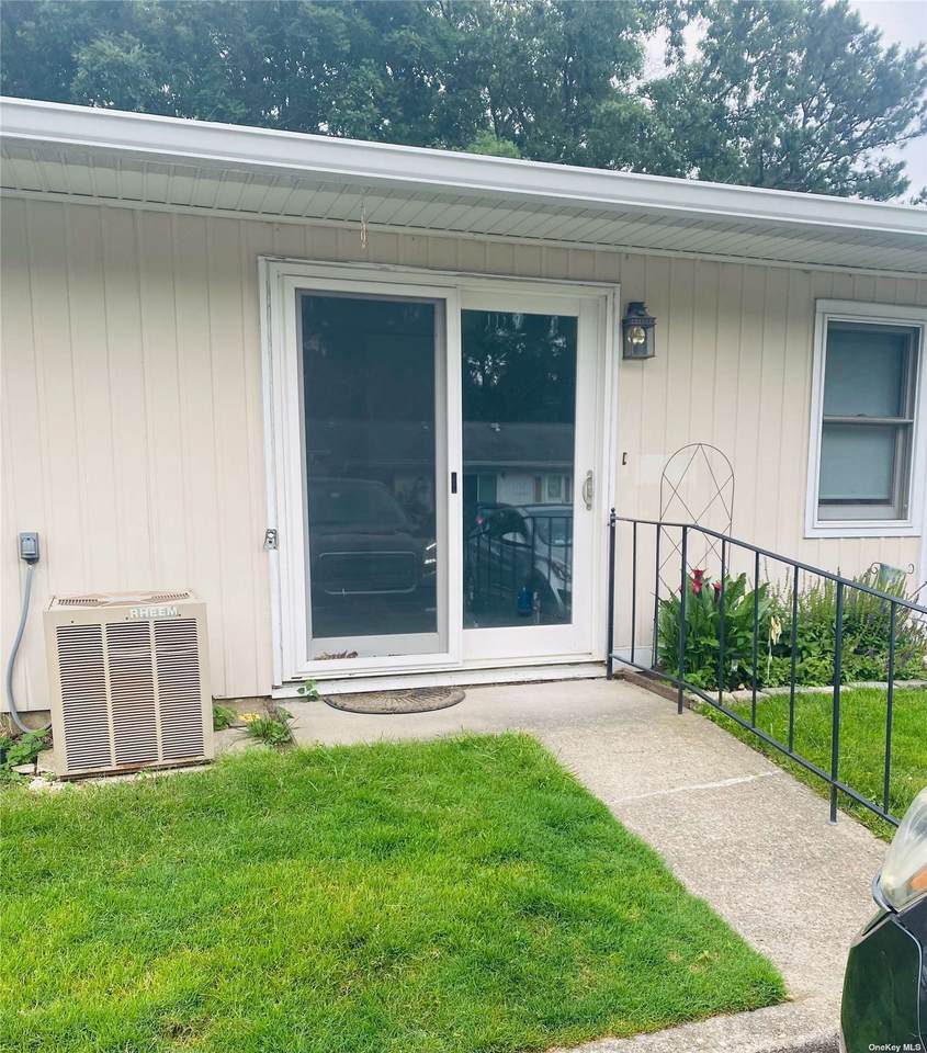 258 Newcastle Ct Court - Photo 1