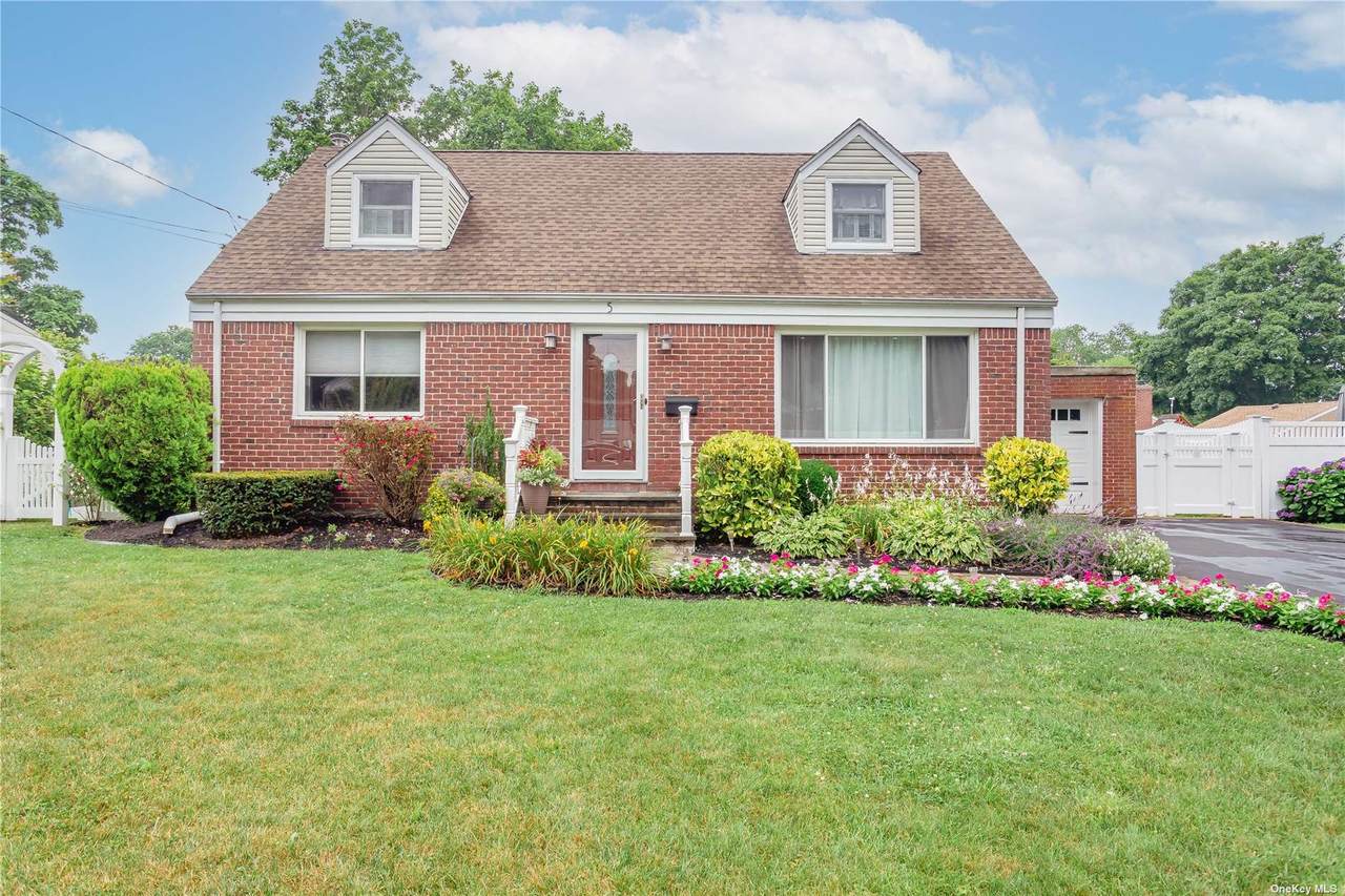 5 Selden Drive - Photo 1