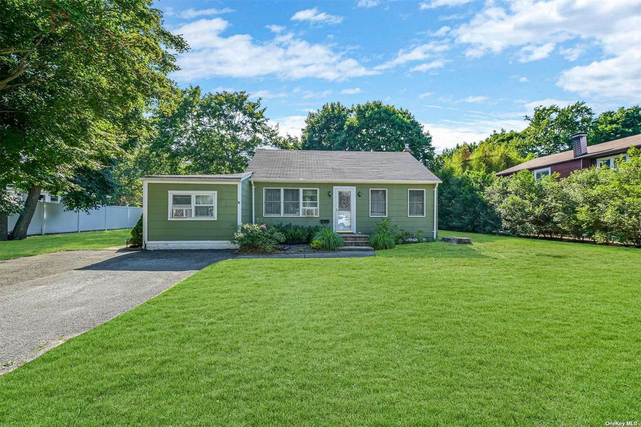 16 Willis Avenue - Photo 1