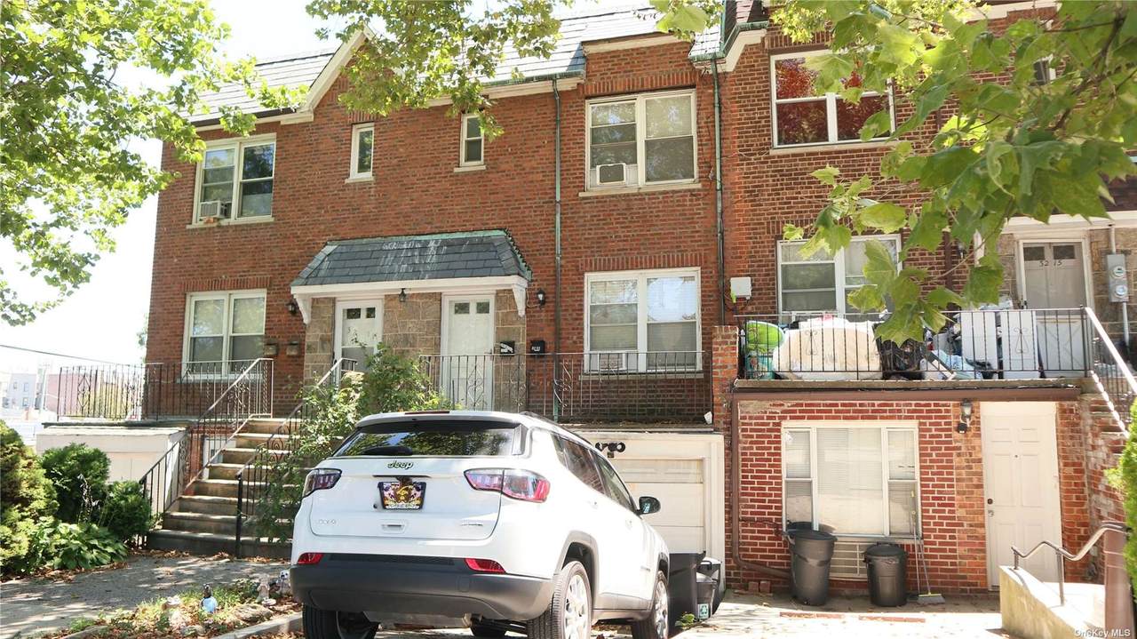 32-13 Utopia Parkway - Photo 1