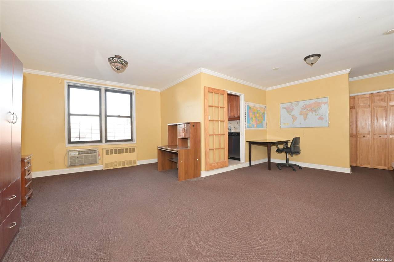 141-05 Pershing Crescent - Photo 1