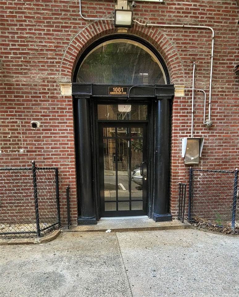 1001 Anderson - Photo 1