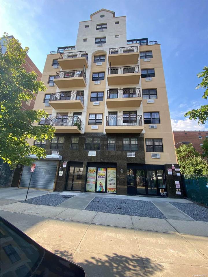 144-77 Barclay Avenue - Photo 1