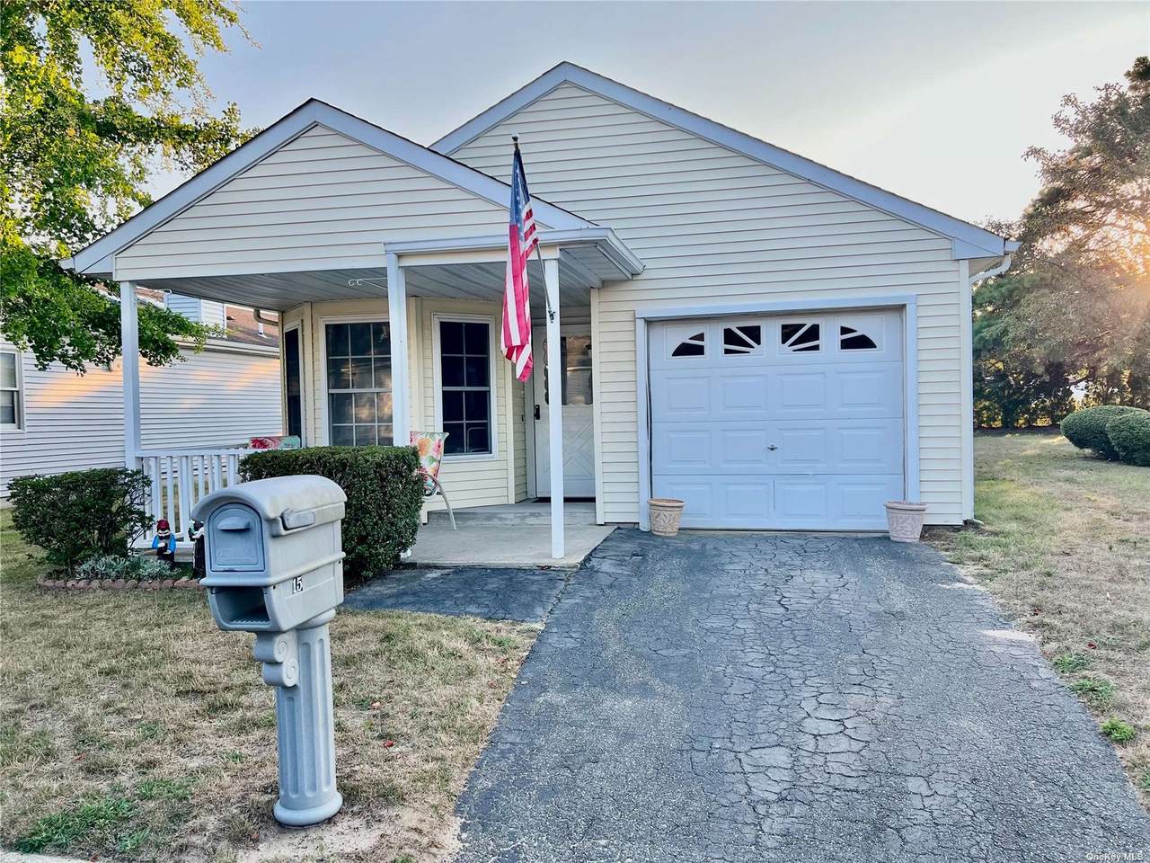 15 Greenwood Boulevard - Photo 1