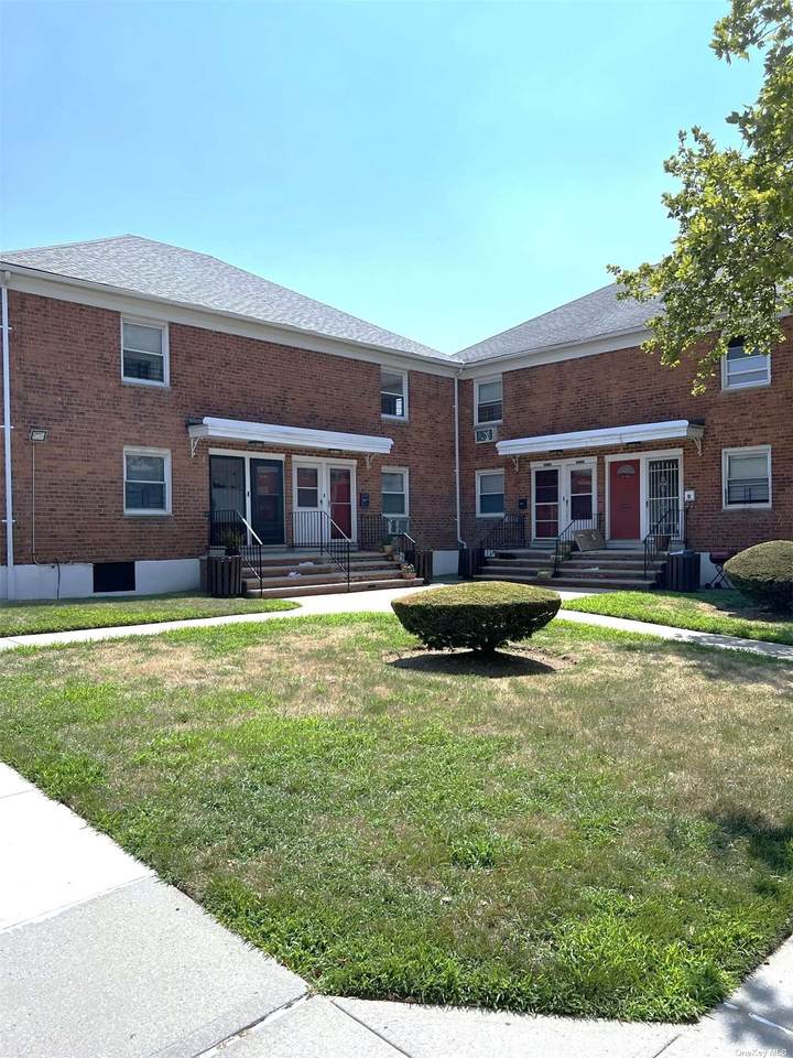 138-64 68 Drive - Photo 1