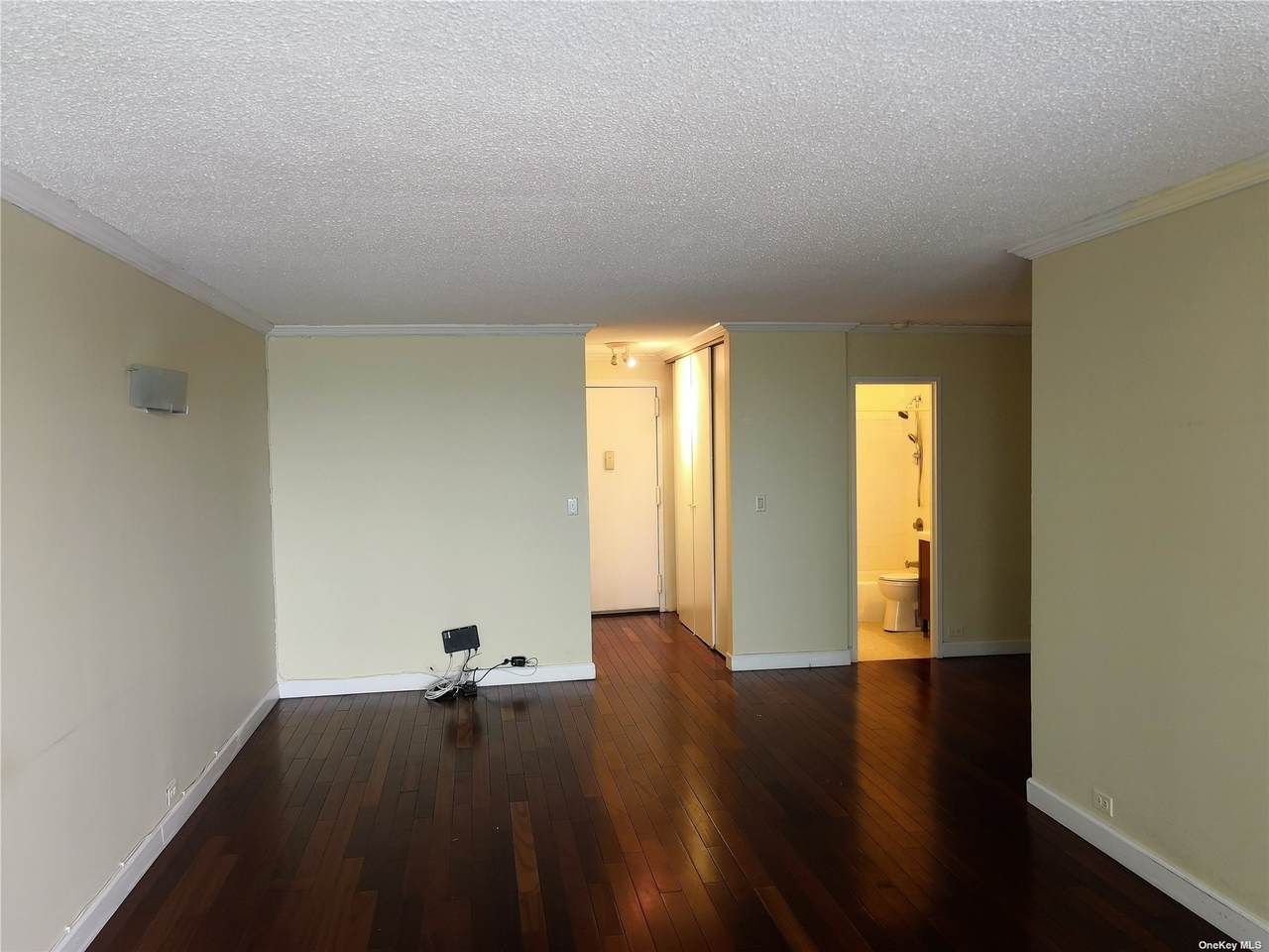 152-18 Union Turnpike - Photo 1