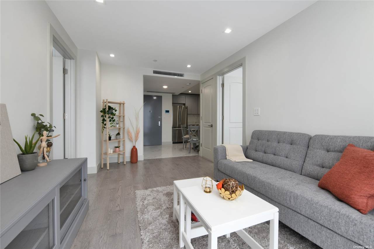 41-62 Bowne Street - Photo 1