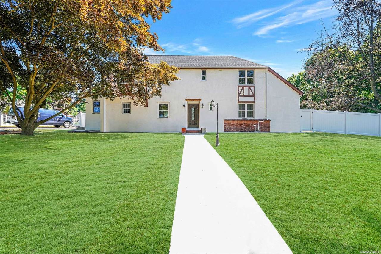 3 Brentwood Parkway - Photo 1