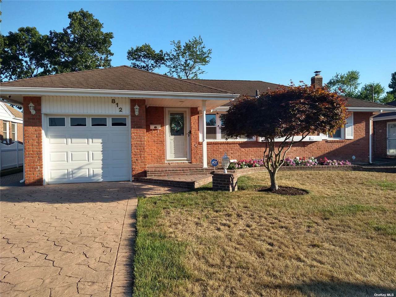 812 South Drive - Photo 1