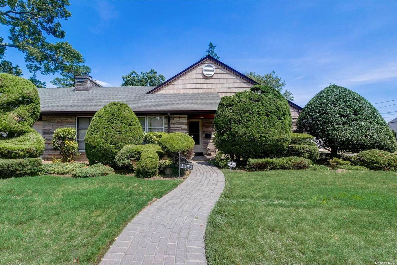 1571 Hawkins Avenue - Photo 1