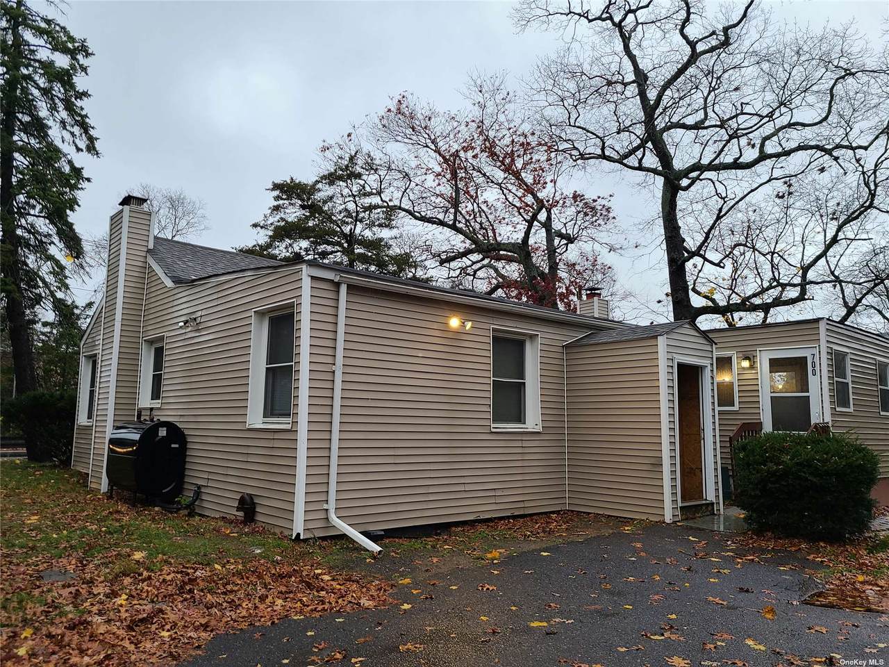 700 Hallock Avenue - Photo 1