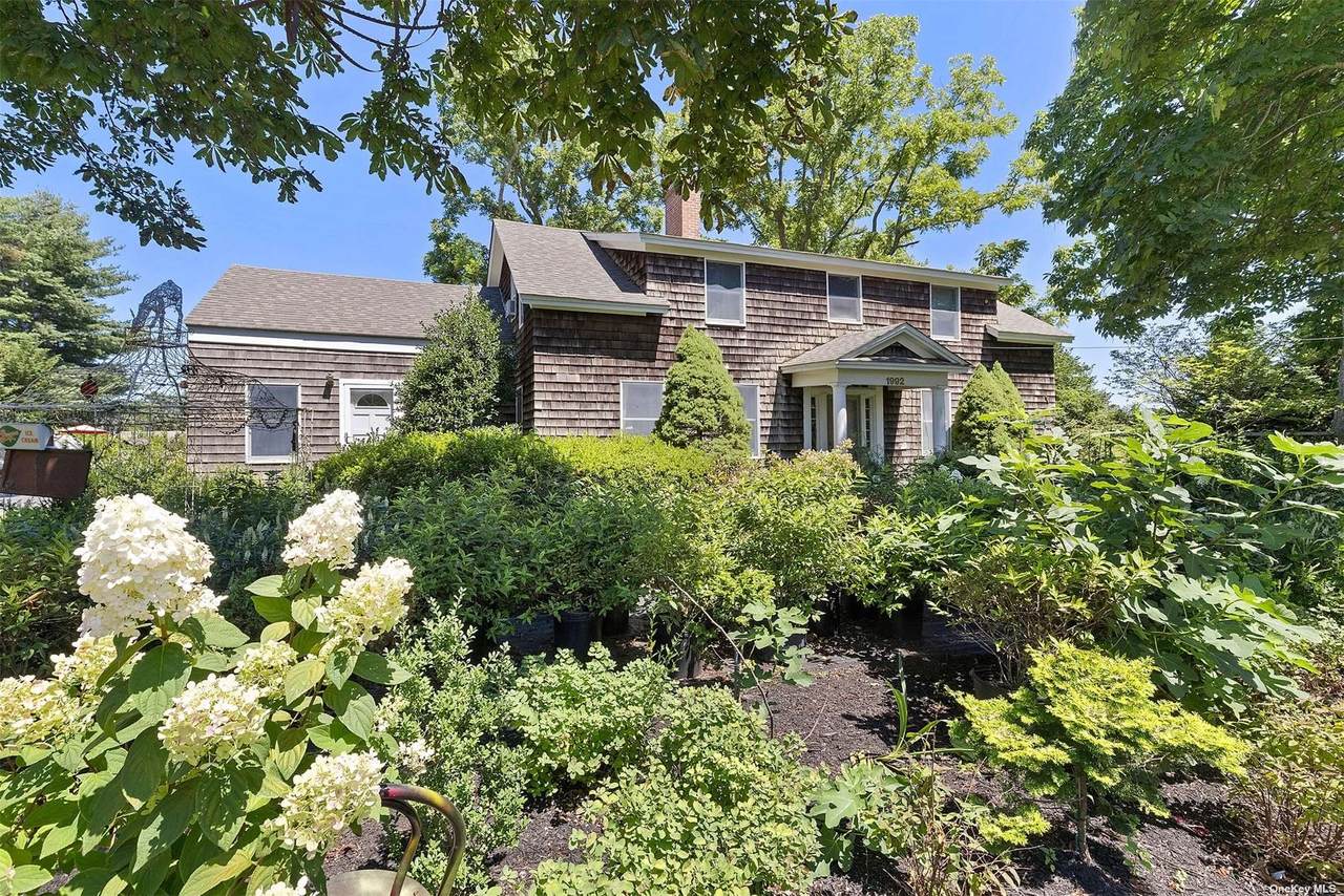 1992 Sound Avenue - Photo 1