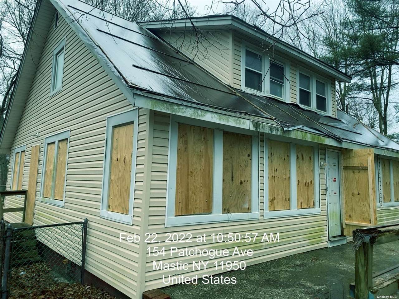 154 Patchogue Avenue - Photo 1