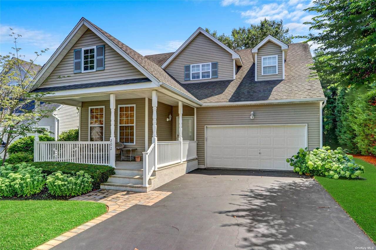 202 Pleasant Drive - Photo 1