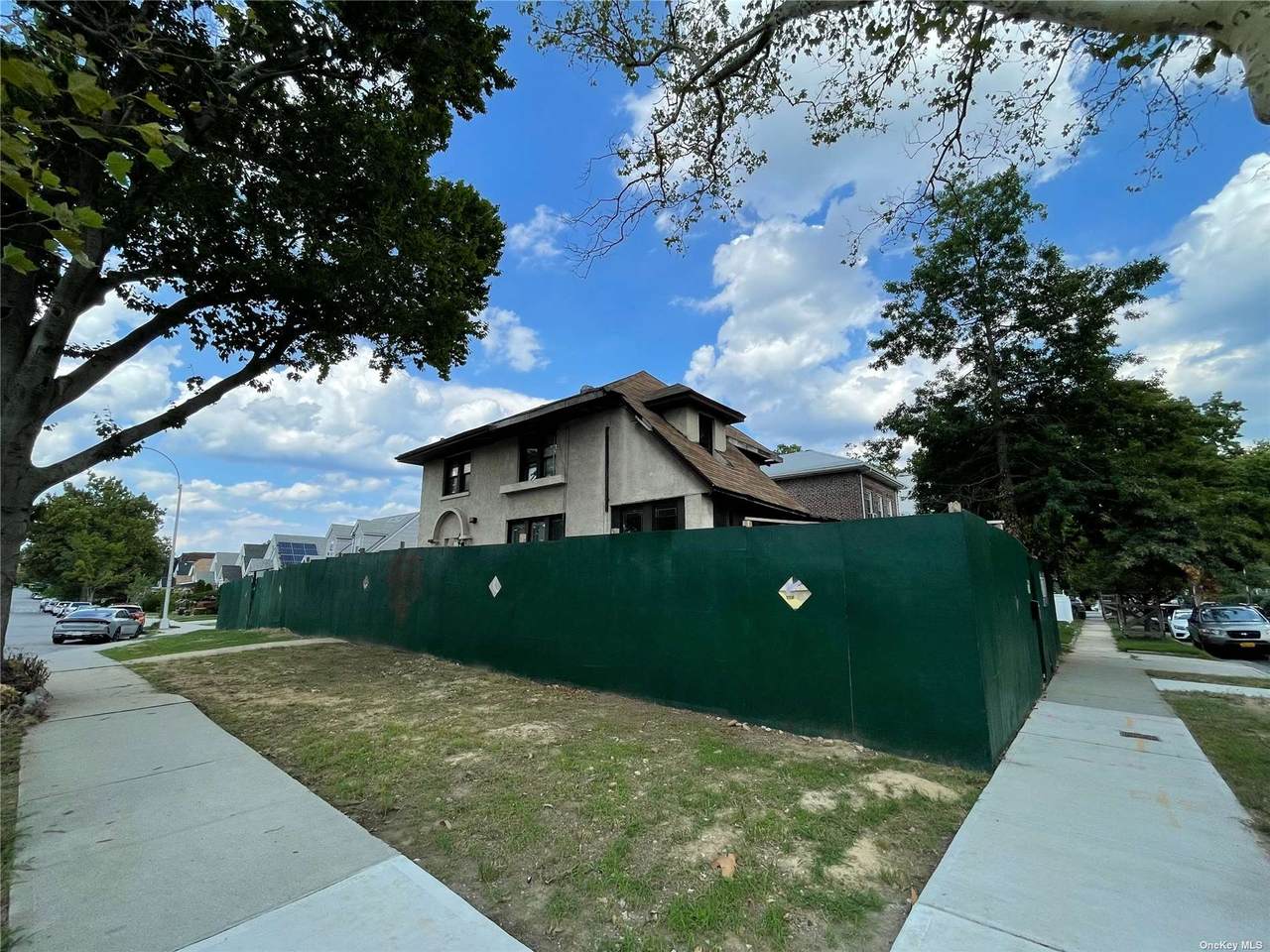 32-51 Utopia Parkway - Photo 1