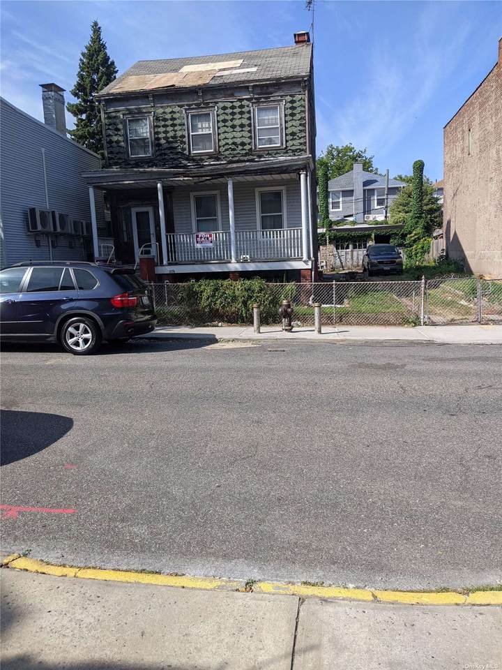 423 99th Street - Photo 1