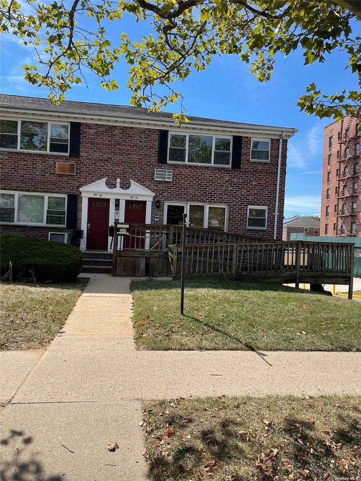 69-18 Kissena Boulevard - Photo 1