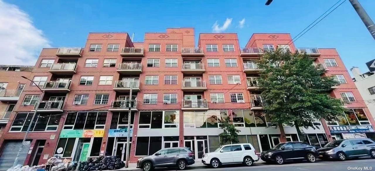 35-19 Leavitt Street - Photo 1
