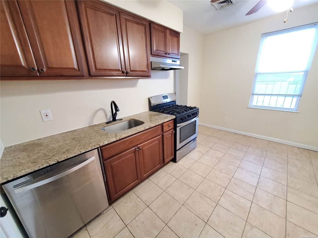 400 Jericho Turnpike - Photo 1