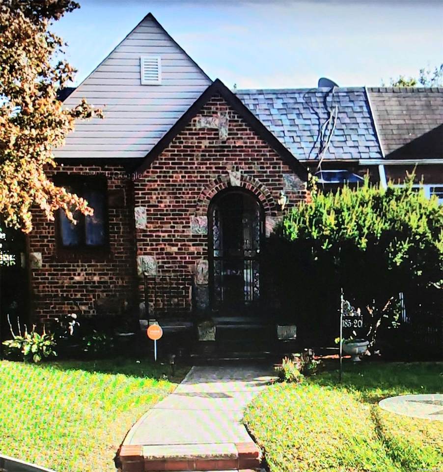 185-20 Dunlop Avenue - Photo 1