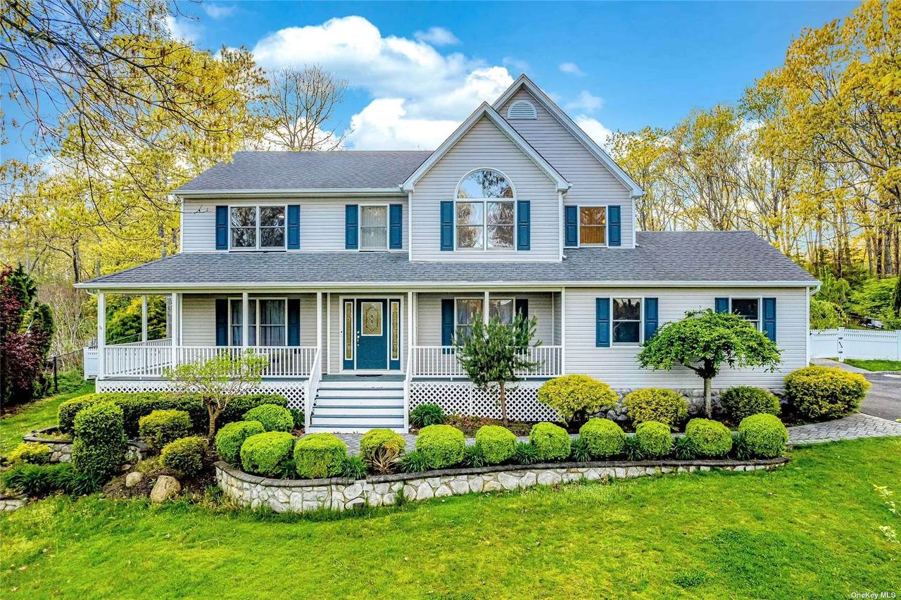 212 Fairway Drive - Photo 1