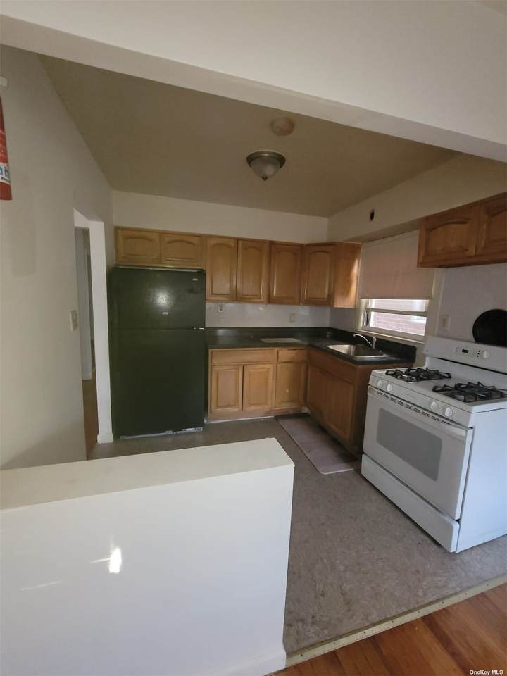 25-17 Butler Street - Photo 1