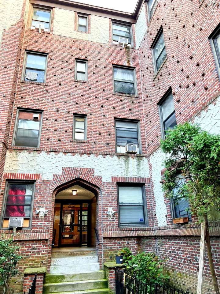 61-40 Saunders St - Photo 1