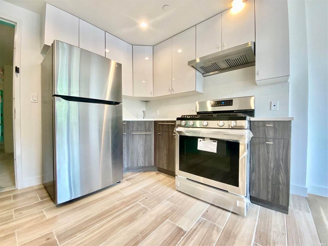 140-20 Cherry Avenue - Photo 1