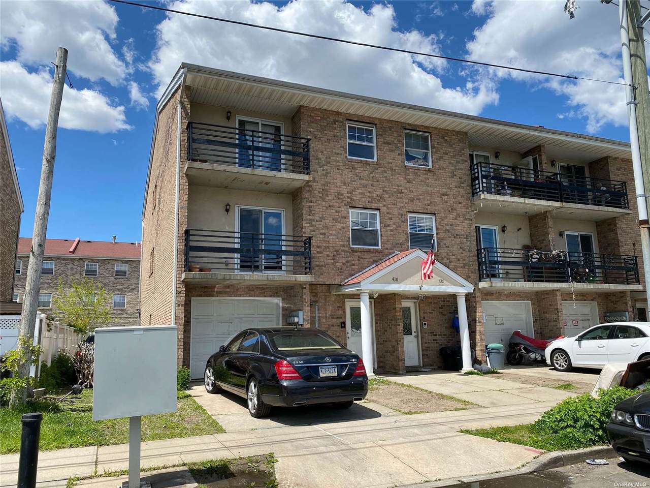 438 Sapphire Street - Photo 1