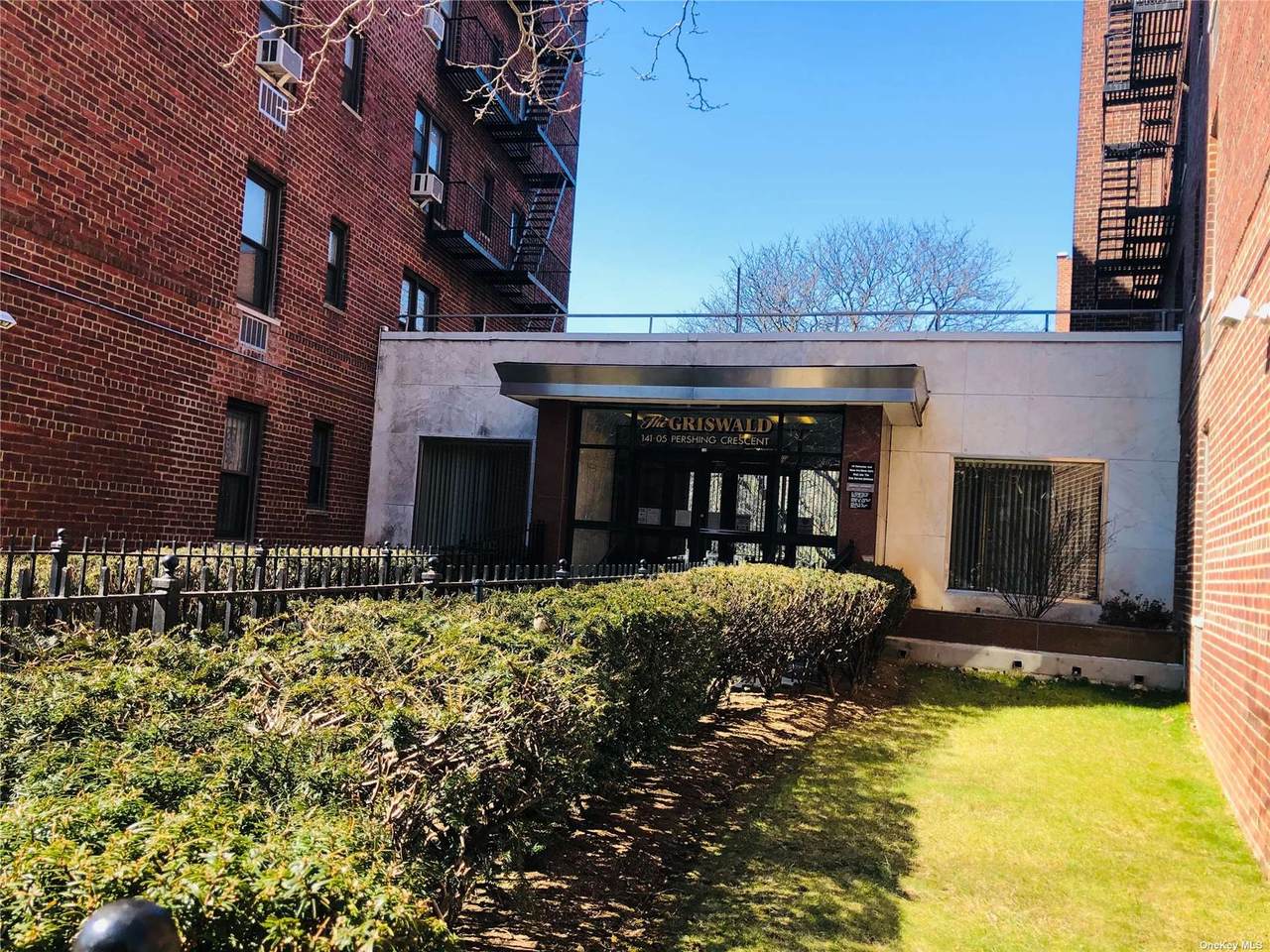 141-05 Pershing Crescent - Photo 1