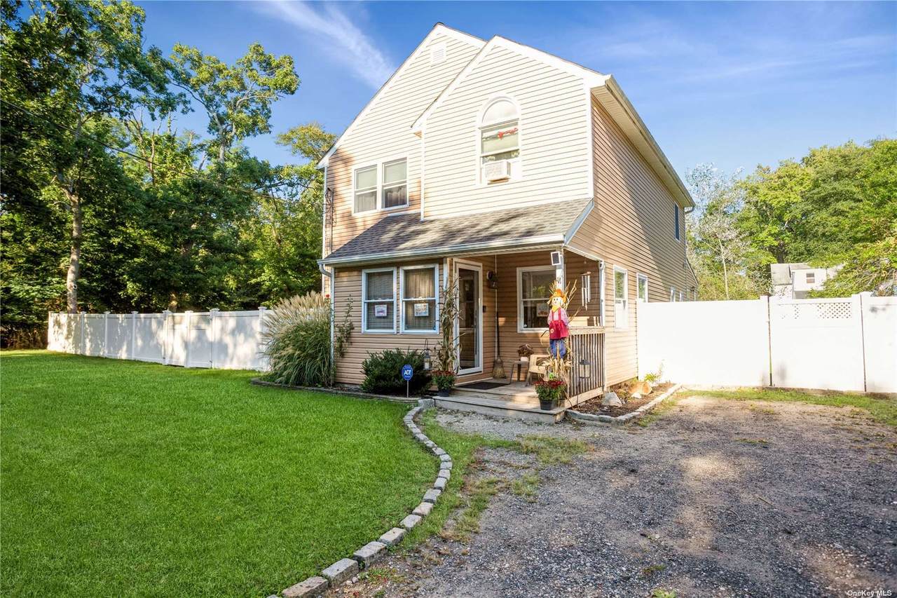 41 West Drive - Photo 1