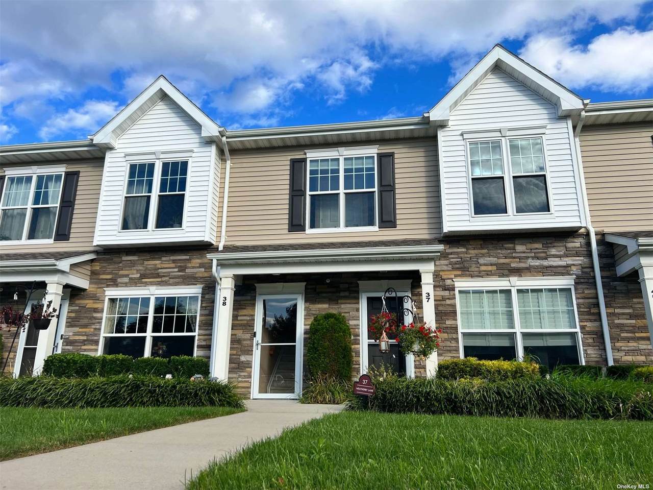38 Weatherby Lane - Photo 1