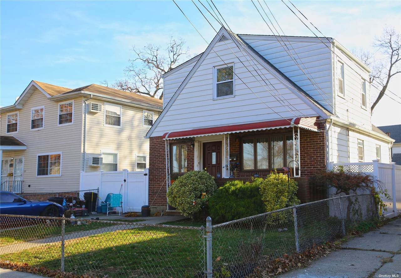 237-38 Fairbury Avenue - Photo 1