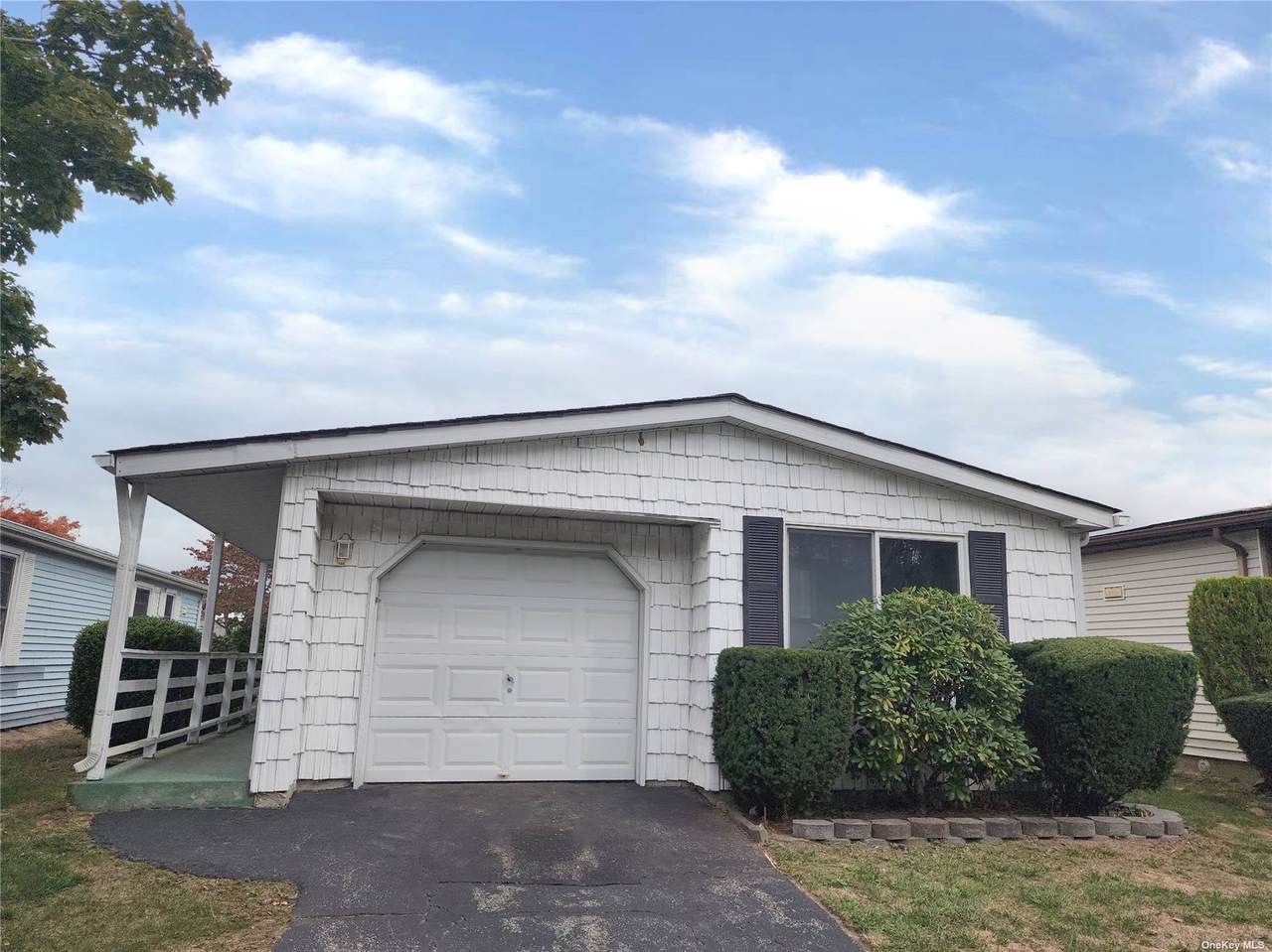 140 Village Circle - Photo 1