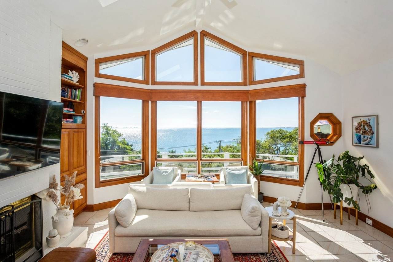 321 Montauk - Photo 1