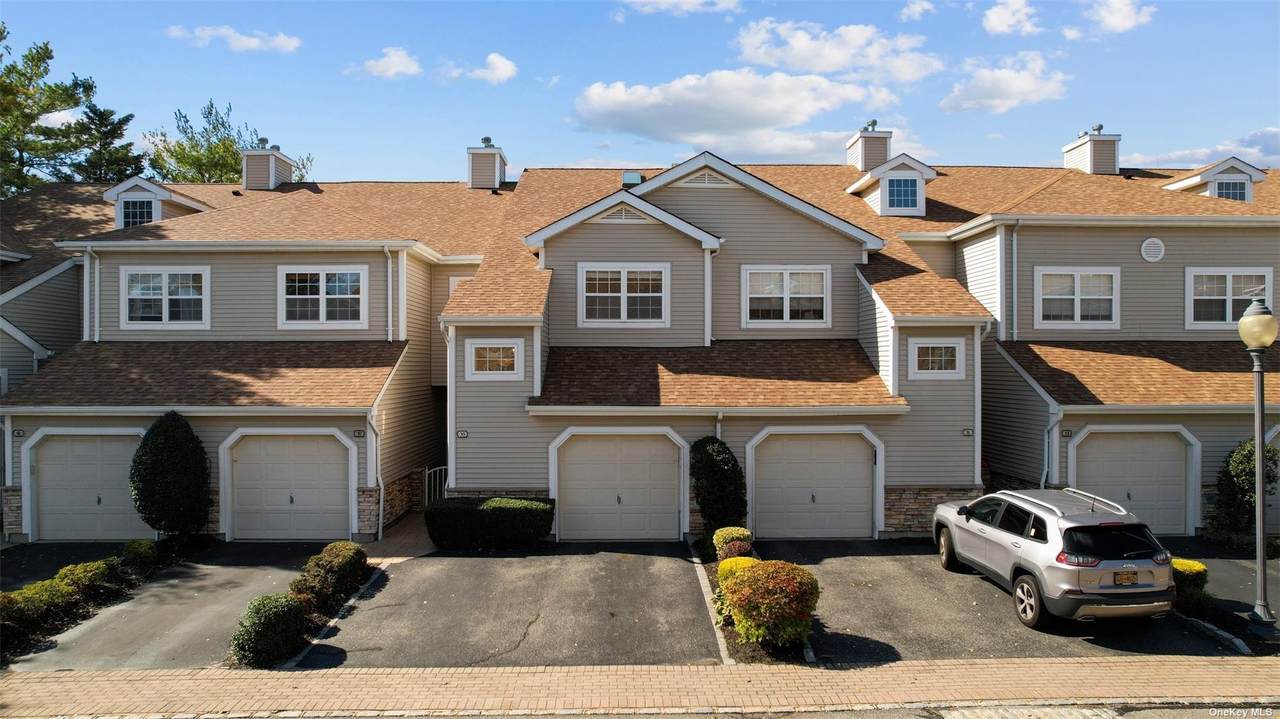 35 Carriage Lane - Photo 1