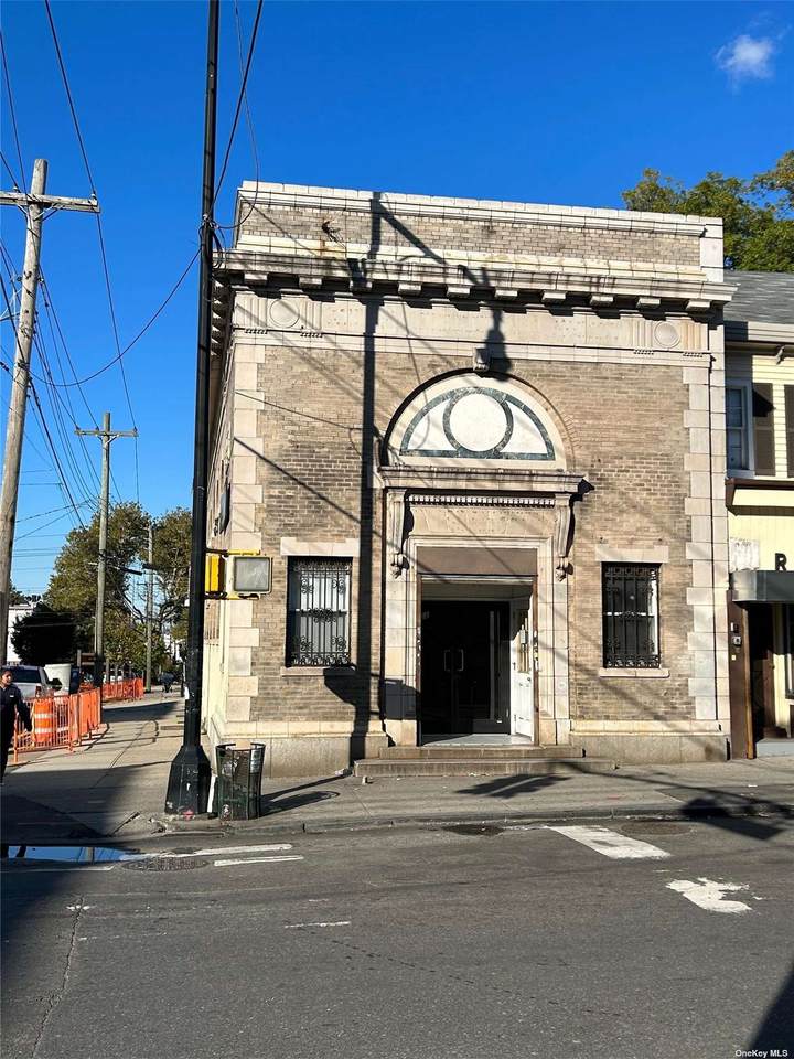 15-32 College Point Boulevard - Photo 1