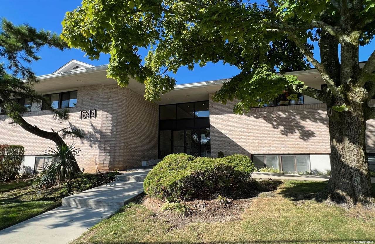 1644 Deer Park Avenue - Photo 1