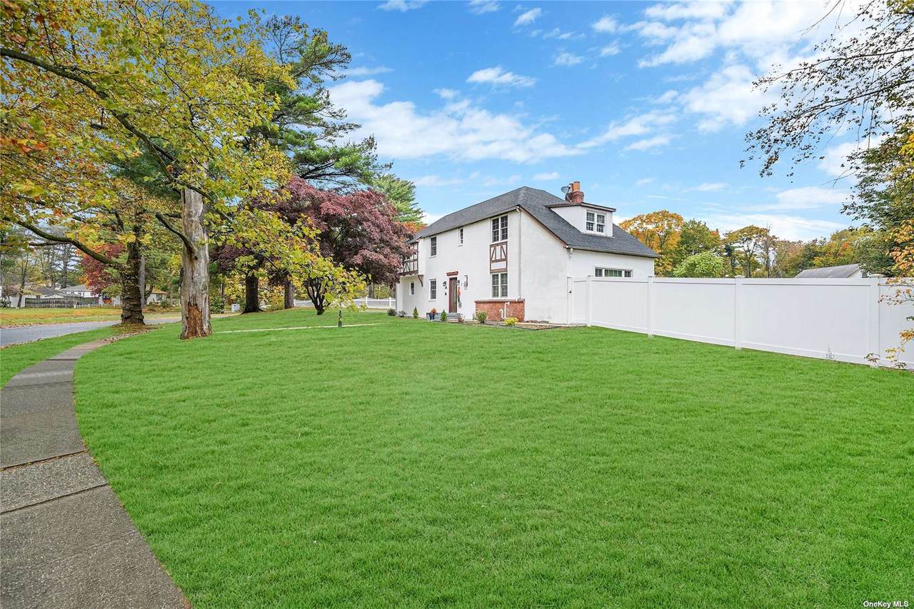 3 Brentwood Parkway - Photo 1