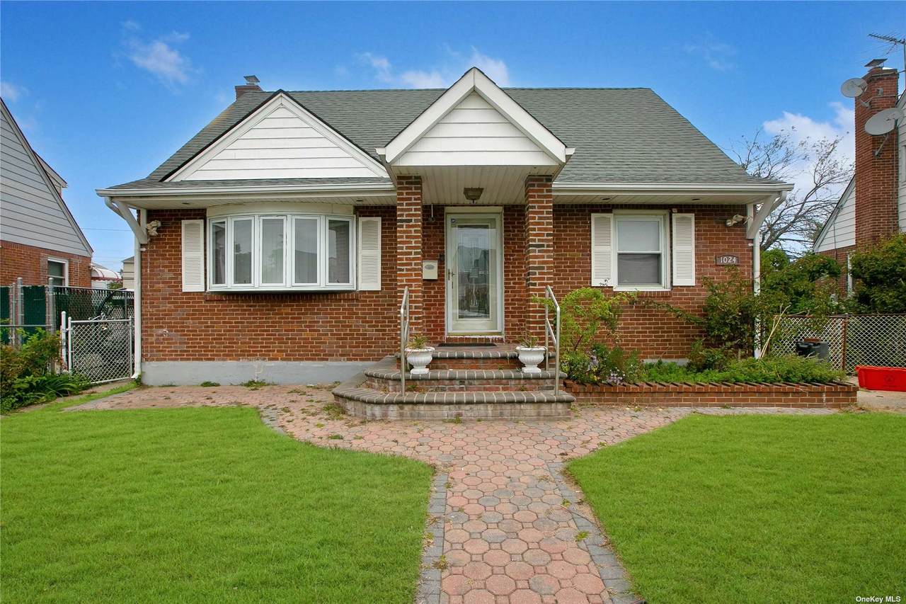 1024 Glen Drive - Photo 1
