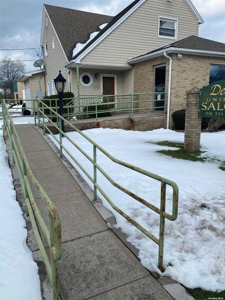 233 Maple Avenue - Photo 1