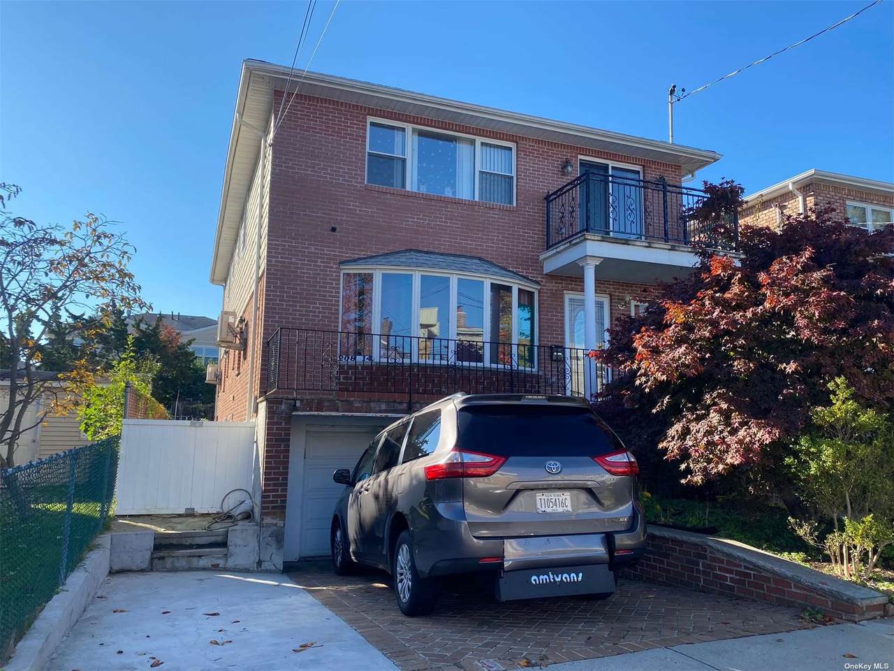 208-14 15 Avenue - Photo 1
