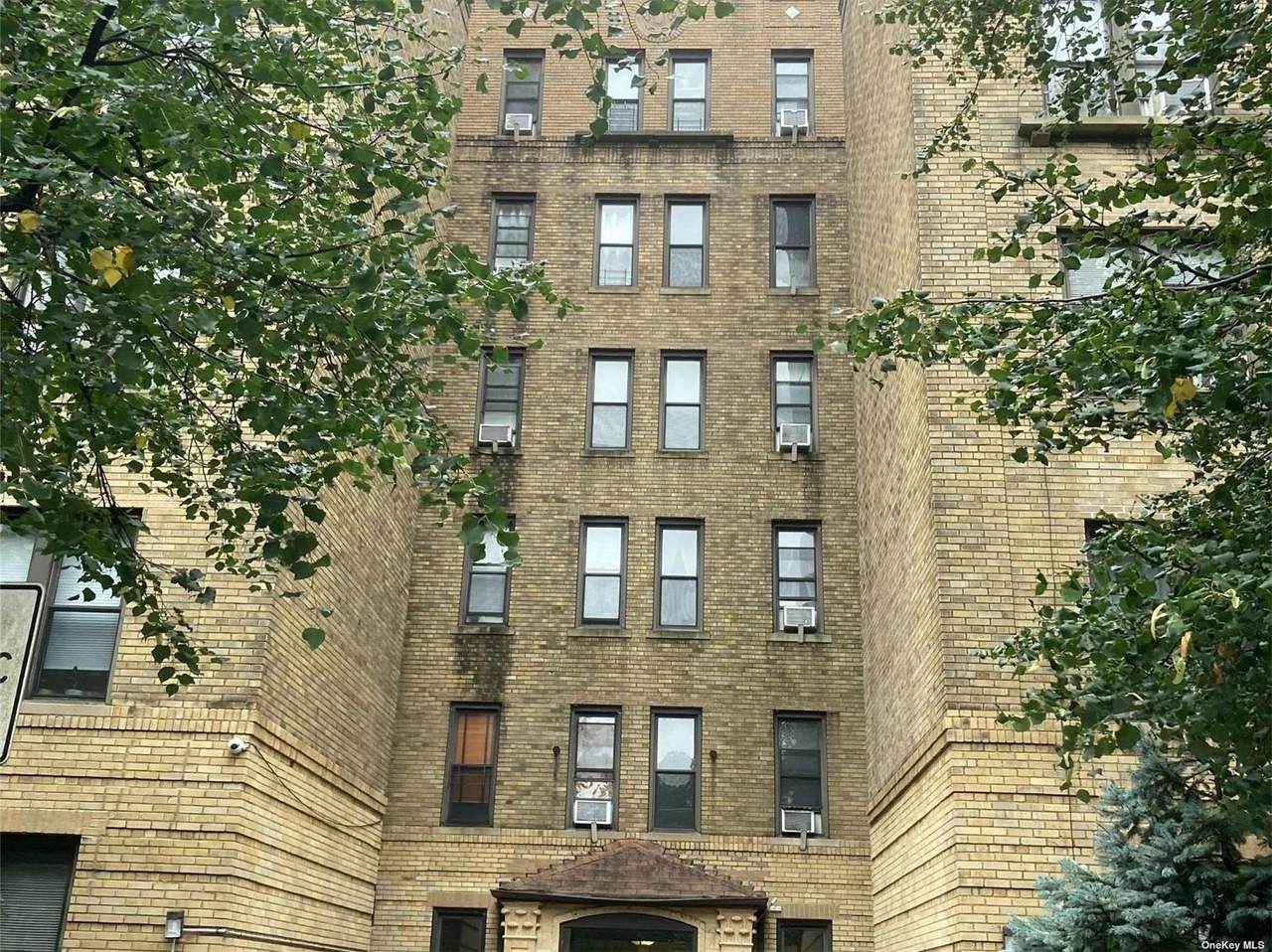 83-52 Talbot Street - Photo 1