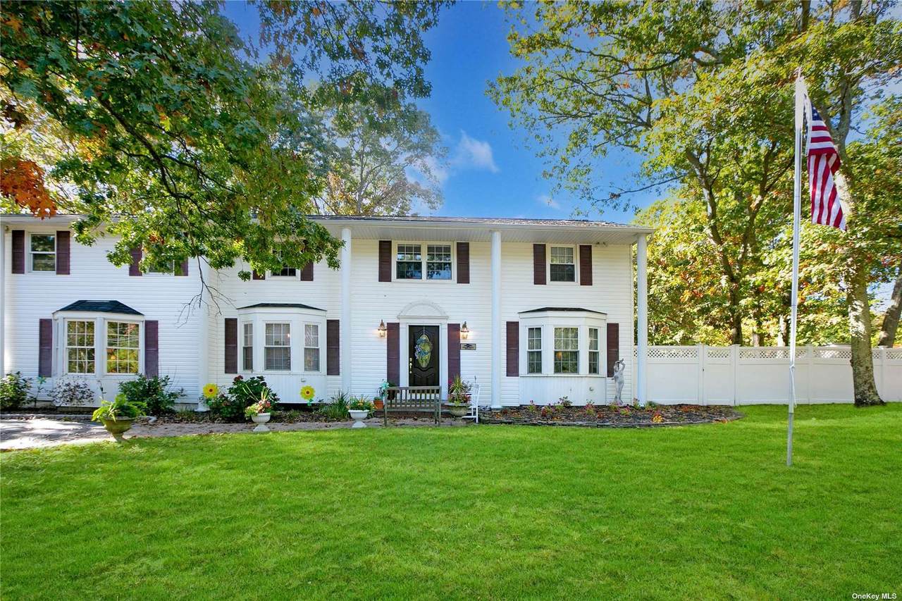 2 Mount Sinai Avenue - Photo 1