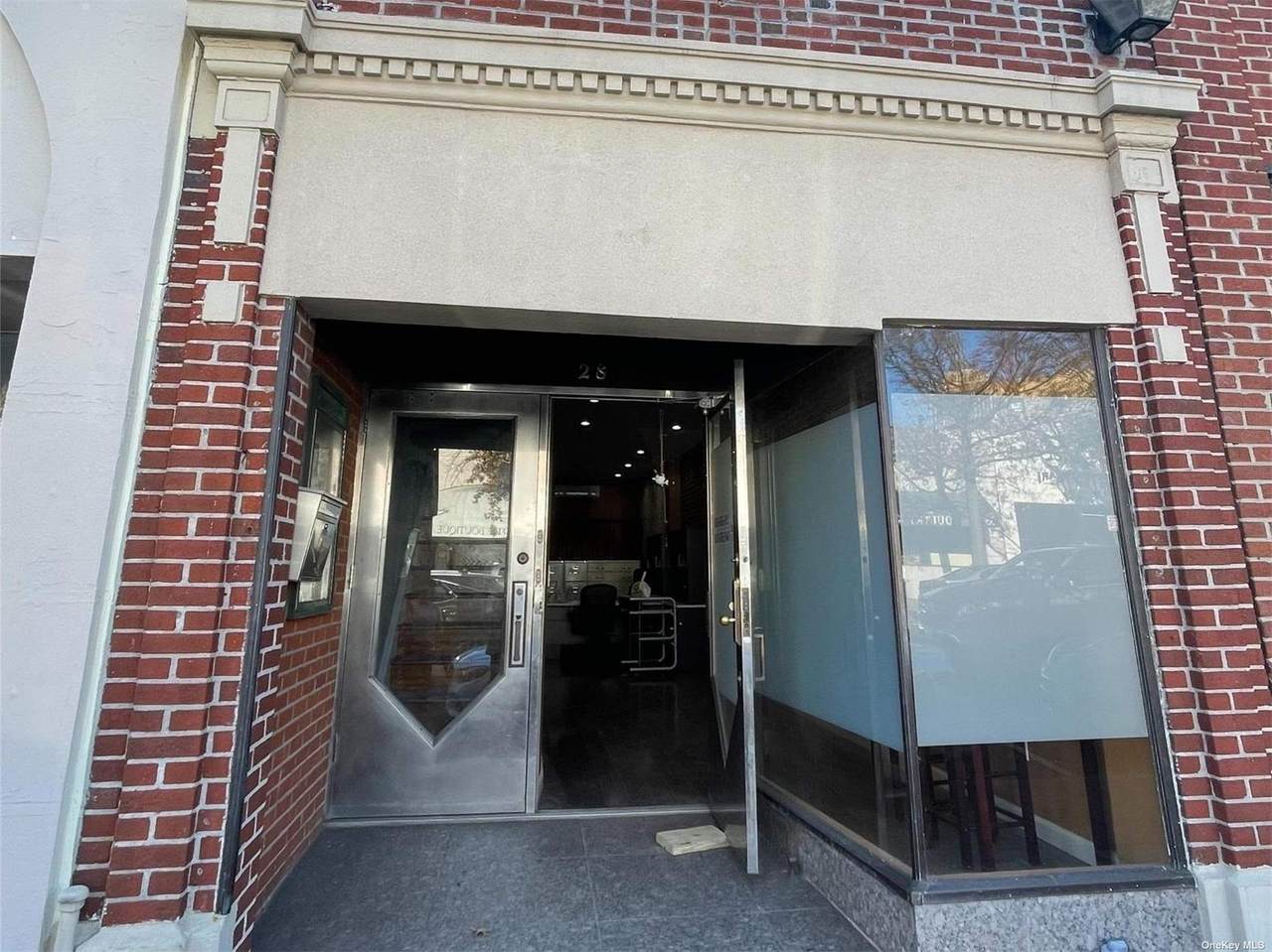28 Middle Neck Road - Photo 1