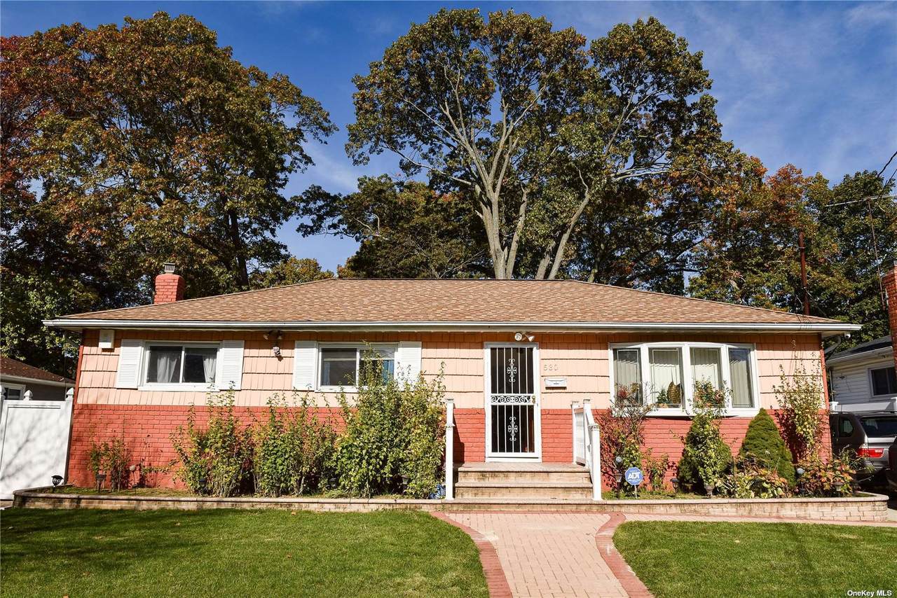 530 Pinebrook - Photo 1