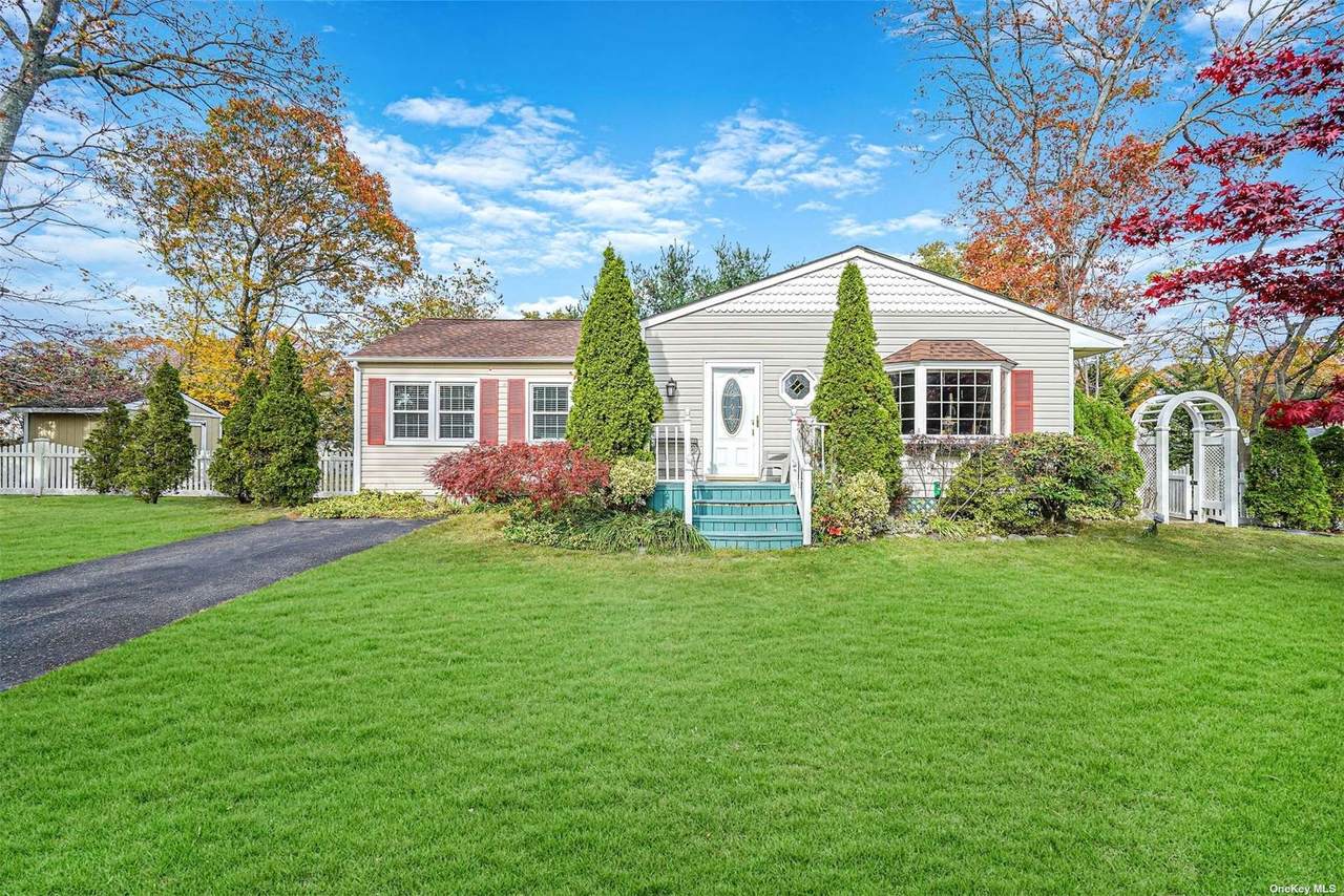 19 Lindell Avenue - Photo 1