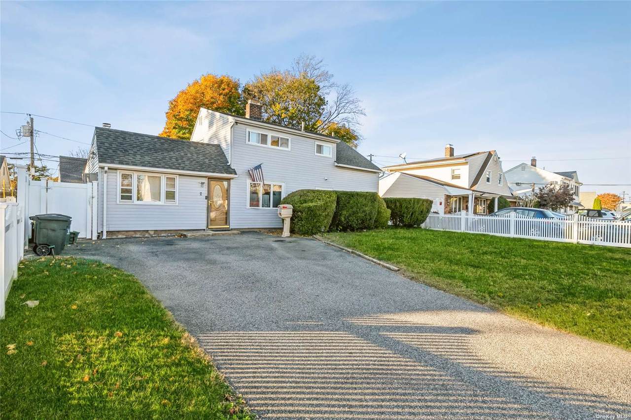 8 Albatross Road - Photo 1