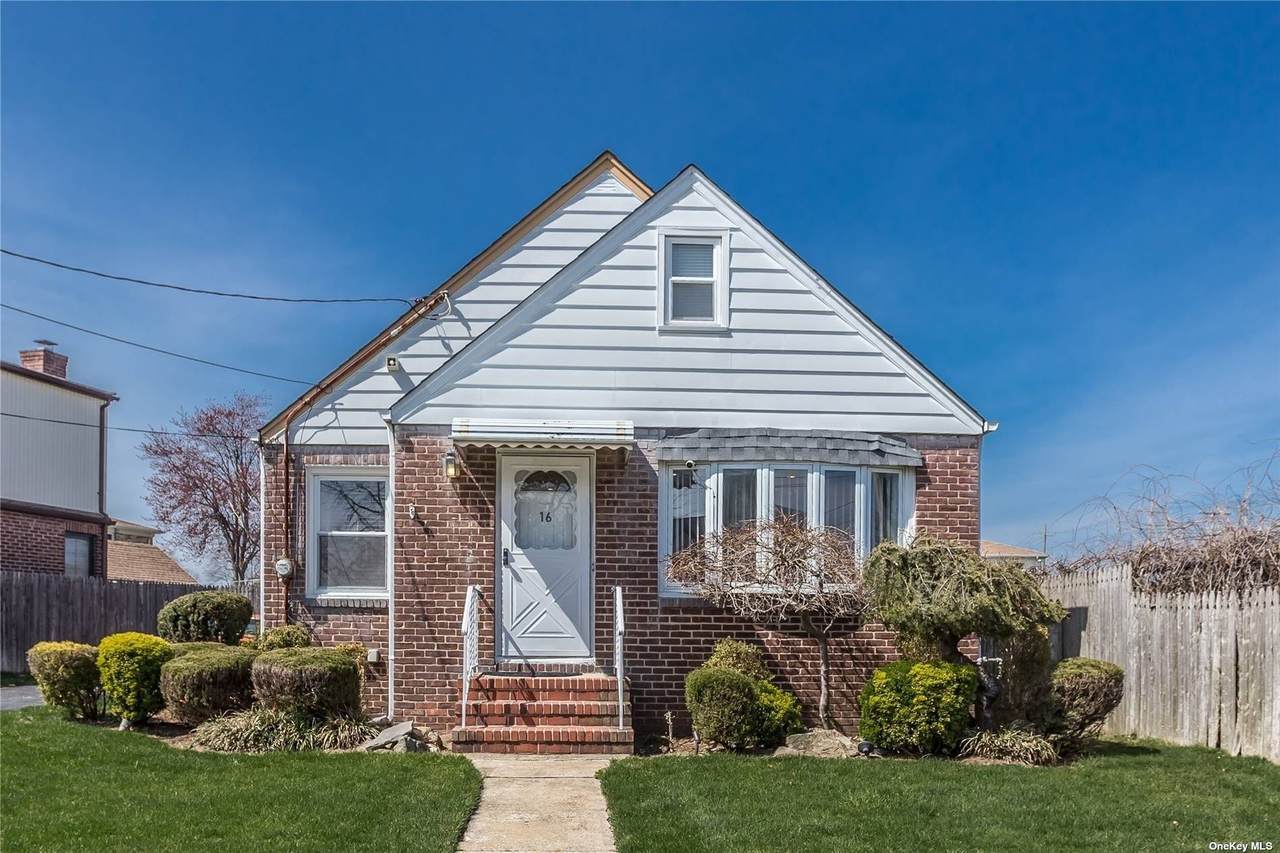 16 North Drive - Photo 1